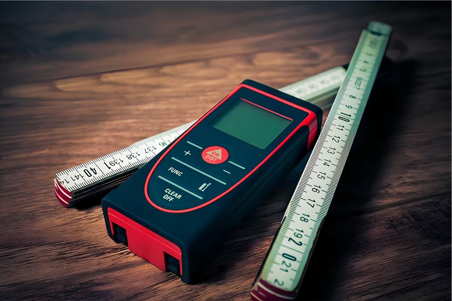 CẤU TẠO V&Agrave; NGUY&Ecirc;N L&Yacute; VẬN H&Agrave;NH CỦA M&Aacute;Y ĐO KHOẢNG C&Aacute;CH CẦM TAY