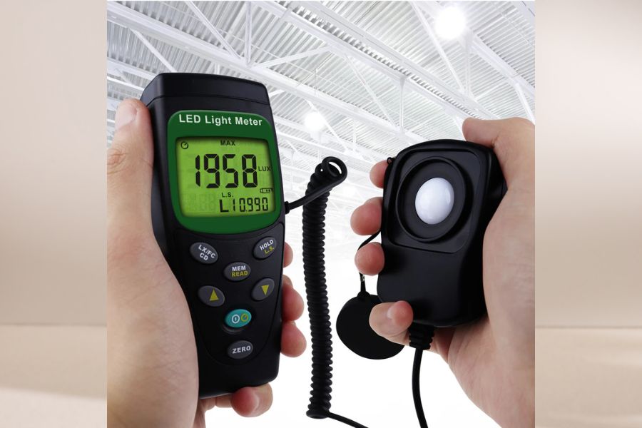 M&Aacute;Y ĐO CƯỜNG ĐỘ &Aacute;NH S&Aacute;NG CẦM TAY