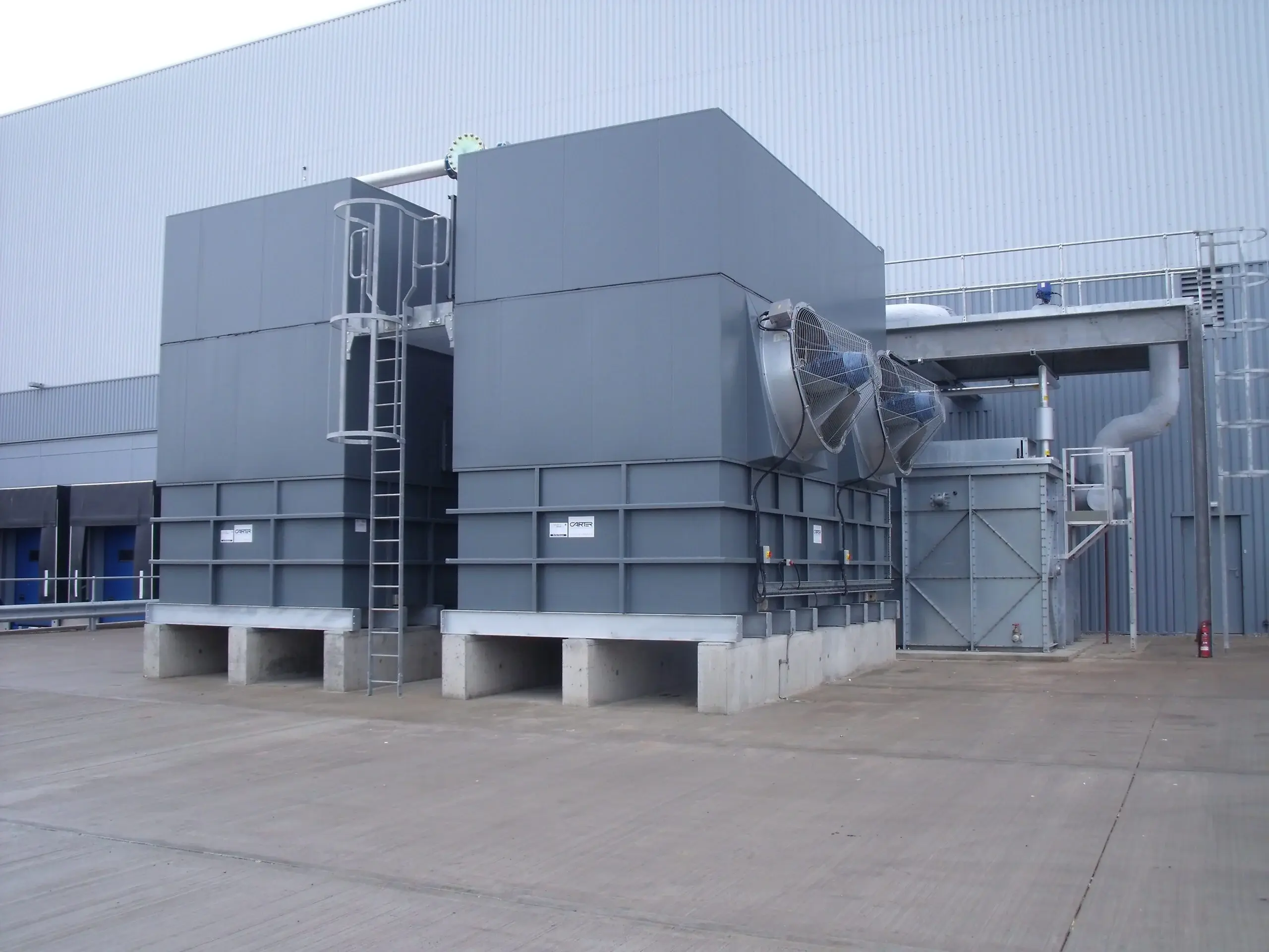 KHU VỰC N&Agrave;O N&Ecirc;N TRANG BỊ TỦ ĐIỀU KHIỂN COOLING TOWER